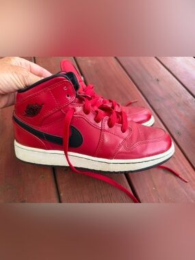 Nike Air Jordan Adult/Kid Red High-Top Sneakers Size 5.5 Youth, Women’s 7